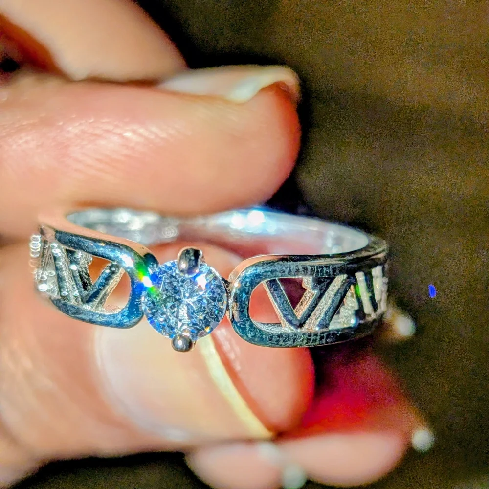 Stunning 925 Silver Unisex Ring Sz 9